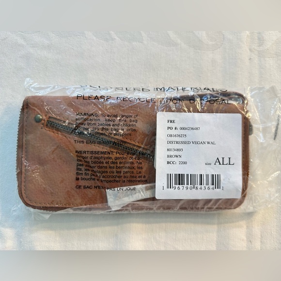 Free People Zip Around Wristlet - Vegan Leather New In Original Wrapping - Picture 2 of 4